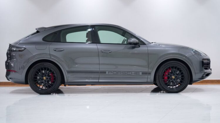 PORSCHE CAYENNE GTS