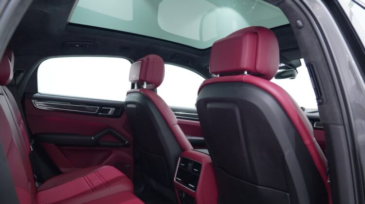 PORSCHE CAYENNE GTS
