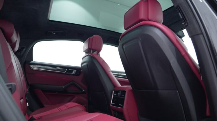 PORSCHE CAYENNE GTS