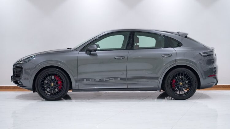 PORSCHE CAYENNE GTS