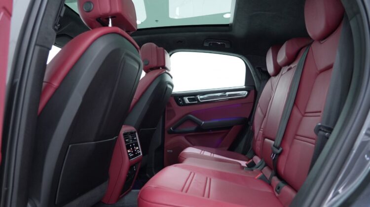 PORSCHE CAYENNE GTS
