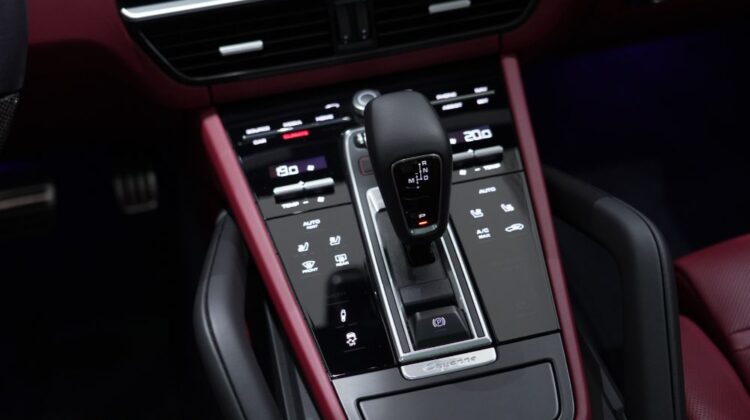 PORSCHE CAYENNE GTS
