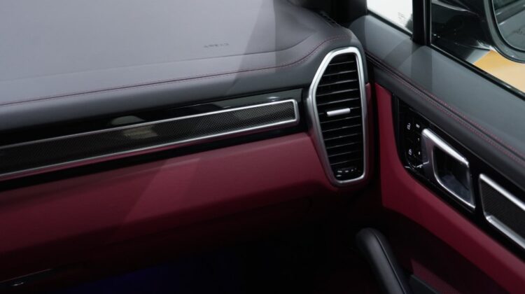 PORSCHE CAYENNE GTS