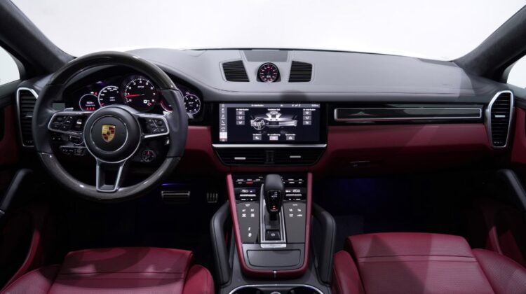 PORSCHE CAYENNE GTS