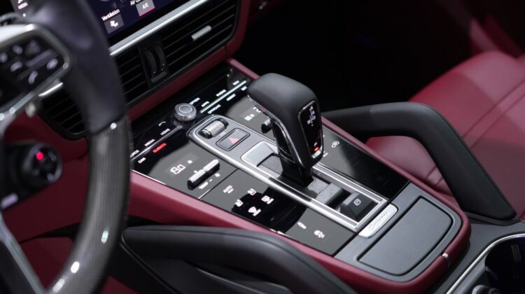 PORSCHE CAYENNE GTS