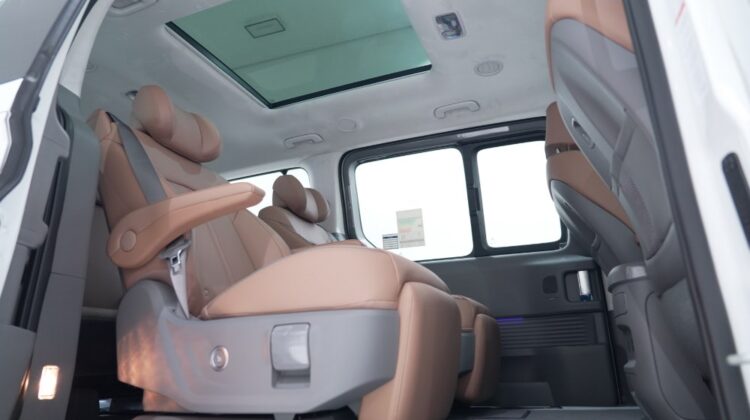 2025 HYUNDAI STARIA 3.5L 7S LUXURY