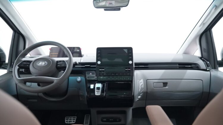 2025 HYUNDAI STARIA 3.5L 7S LUXURY