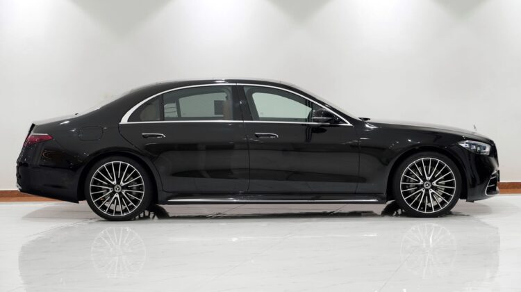 2025 MERCEDES BENZ S-500 (WHITE INTERIOR)