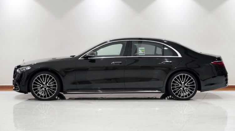 2025 MERCEDES BENZ S-500 (WHITE INTERIOR)