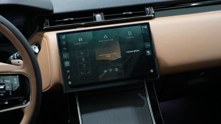 RANGE ROVER VELAR HSE DYNAMIC P – 250