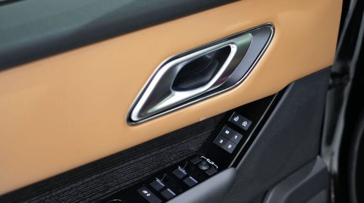 RANGE ROVER VELAR HSE DYNAMIC P – 250