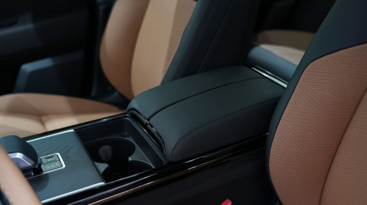 RANGE ROVER VELAR HSE DYNAMIC P – 250
