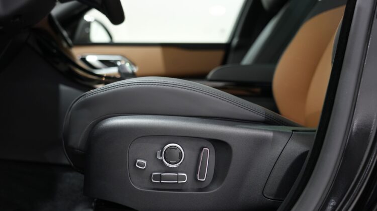 RANGE ROVER VELAR HSE DYNAMIC P – 250