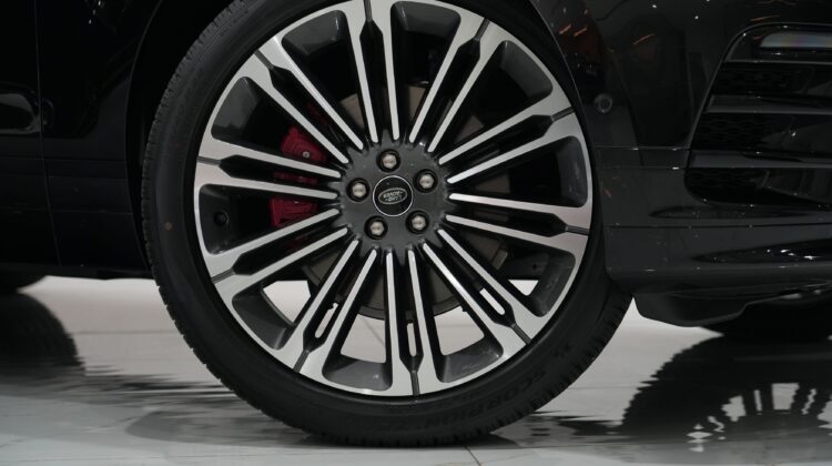RANGE ROVER VELAR HSE DYNAMIC P – 250