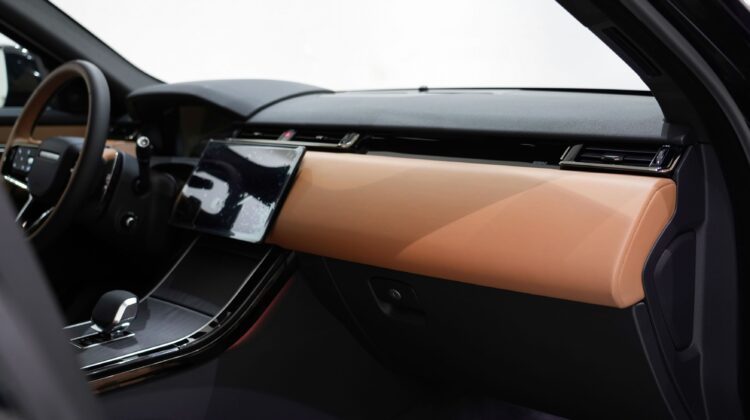 RANGE ROVER VELAR HSE DYNAMIC P – 250