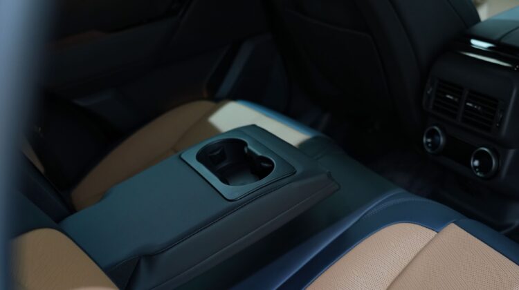 RANGE ROVER VELAR HSE DYNAMIC P – 250
