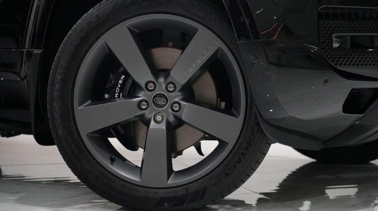 LAND ROVER DEFENDER 110 V8 EDITION P525
