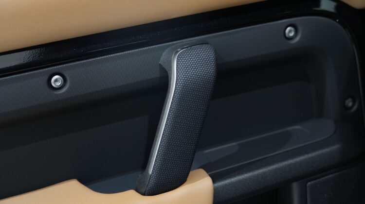 LAND ROVER DEFENDER 110 V8 EDITION P525