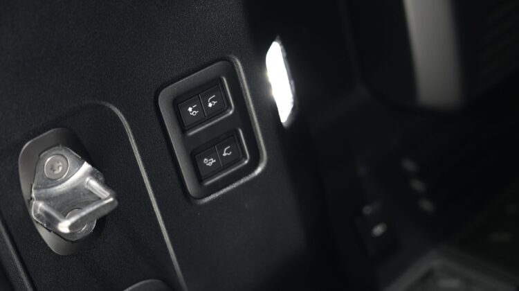 LAND ROVER DEFENDER 110 V8 EDITION P525
