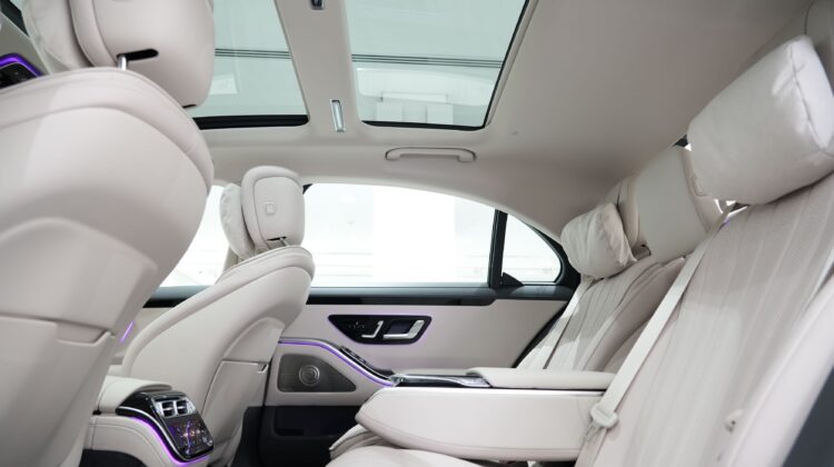 2025 MERCEDES BENZ S-500 (WHITE INTERIOR)