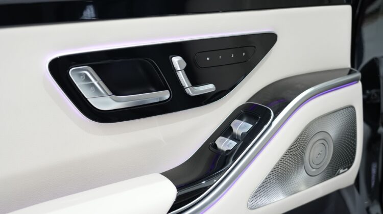 2025 MERCEDES BENZ S-500 (WHITE INTERIOR)