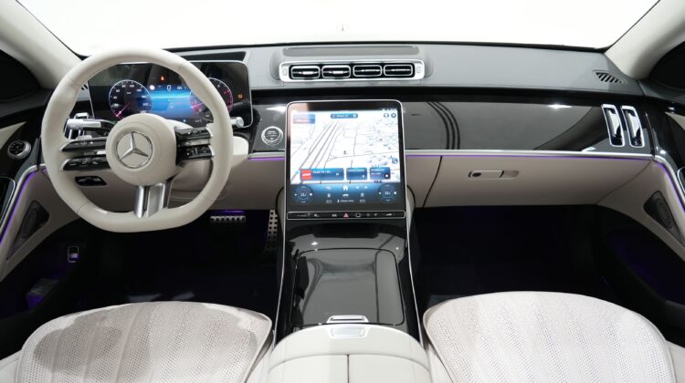 2025 MERCEDES BENZ S-500 (WHITE INTERIOR)
