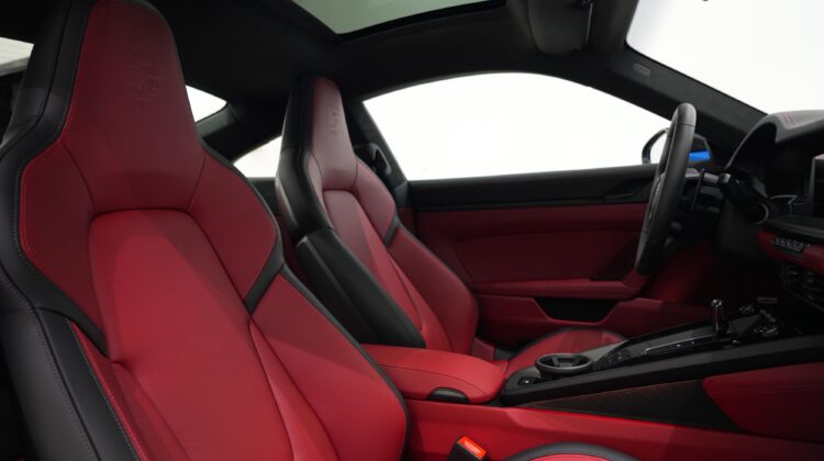 PORSCHE 911 Carrera GTS T-Hybrid 2025