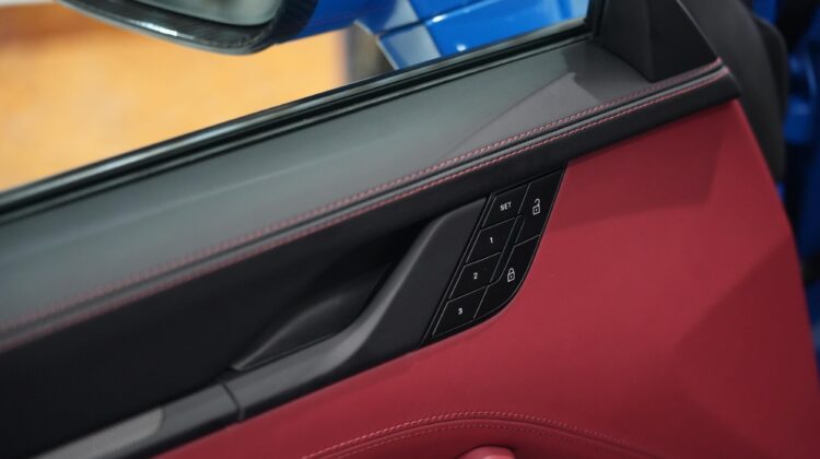 PORSCHE 911 Carrera GTS T-Hybrid 2025