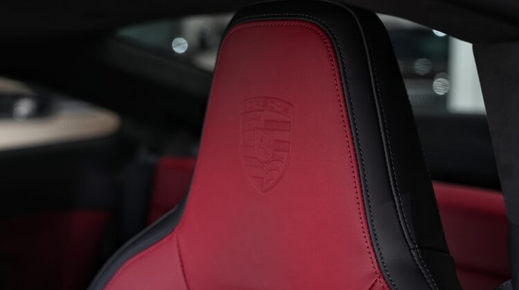 PORSCHE 911 Carrera GTS T-Hybrid 2025