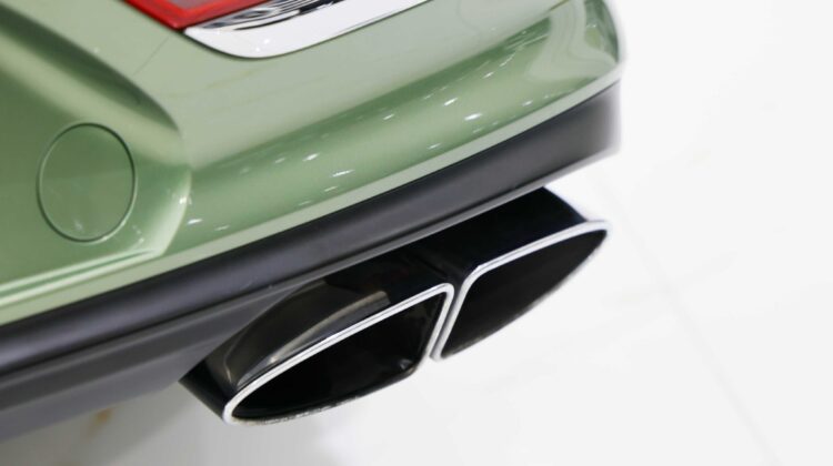 Bentley Bentayga Azure V8 – 2023 | Alpine Green