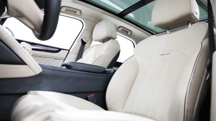 Bentley Bentayga Azure V8 – 2023 | Alpine Green