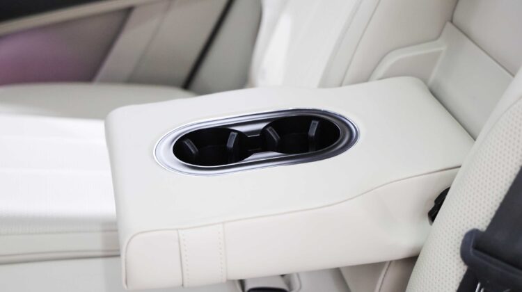 Bentley Bentayga Azure V8 – 2023 | Alpine Green