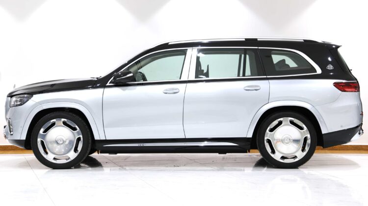 2024 MERCEDES -MAYBACH GLS 600 Silver Black