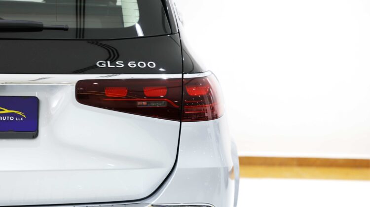 2024 MERCEDES -MAYBACH GLS 600 Silver Black