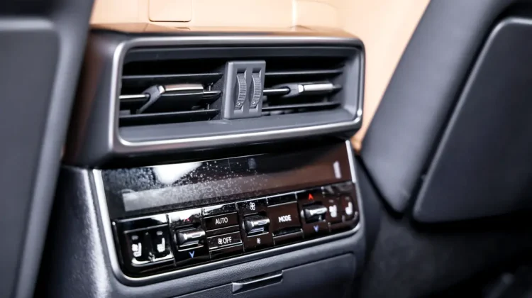 Lexus LX-Series LX 700h Signature