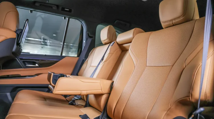 Lexus LX-Series LX 700h Signature